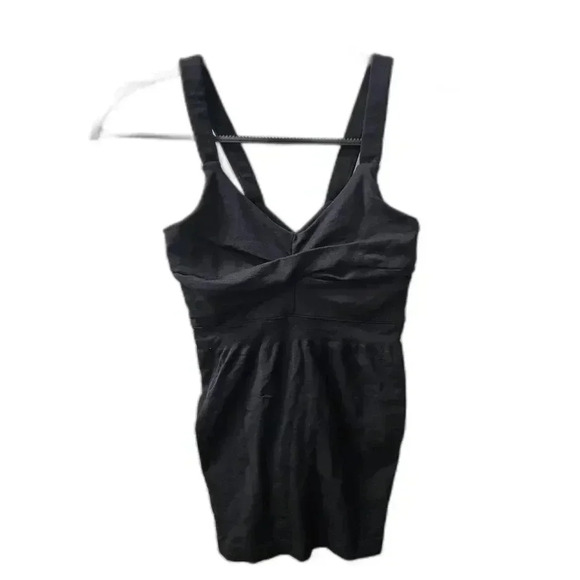 Athleta Black Sleeveless Workout Top - Picture 2 of 6